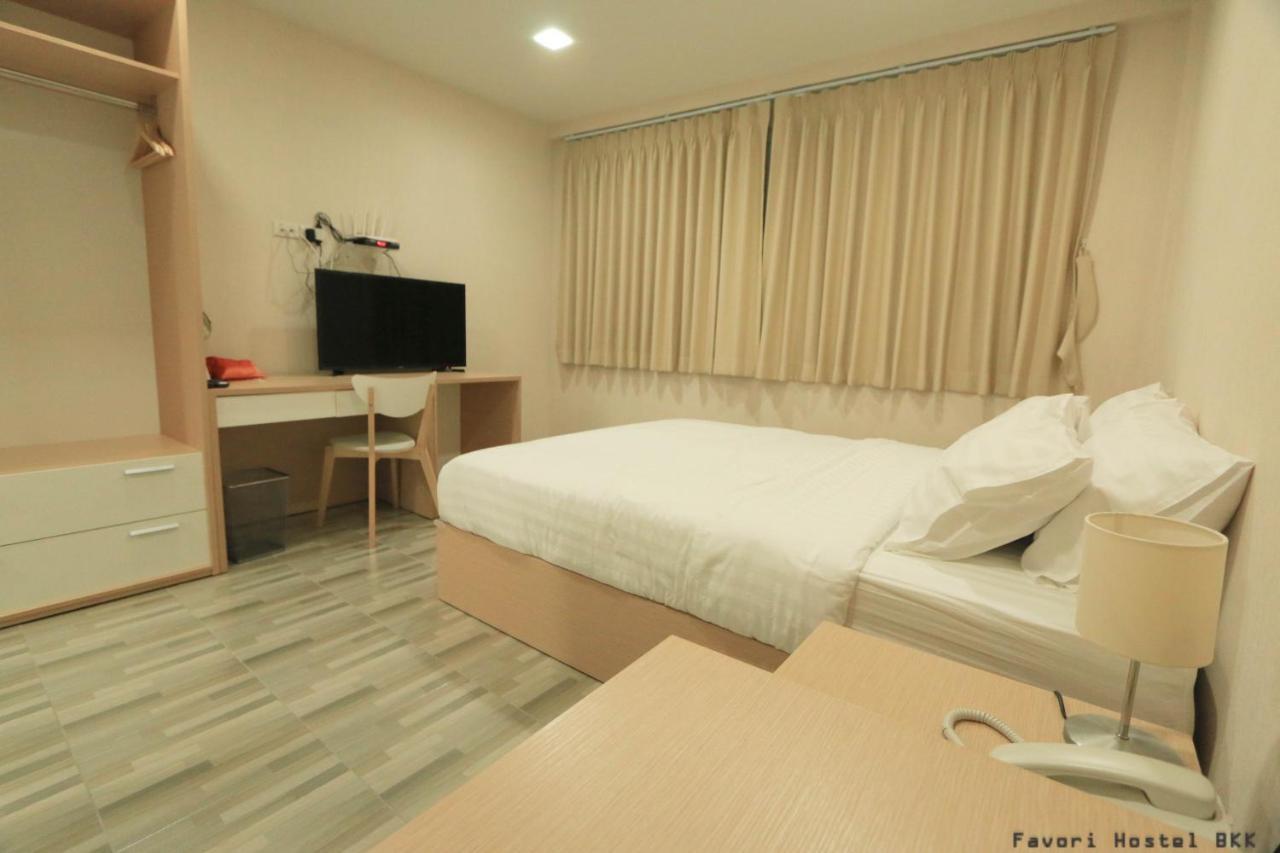 Favori Hostel Bangkok Surawong Екстериор снимка