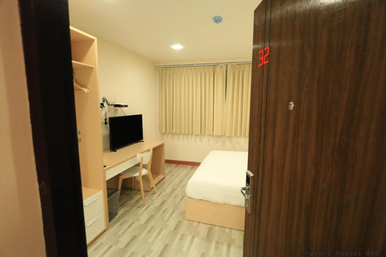 Favori Hostel Bangkok Surawong Екстериор снимка