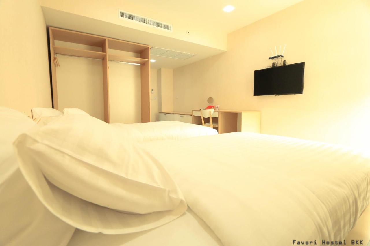Favori Hostel Bangkok Surawong Екстериор снимка