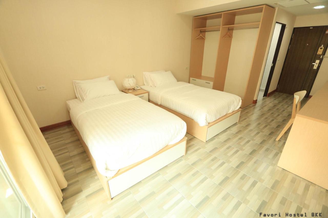 Favori Hostel Bangkok Surawong Екстериор снимка