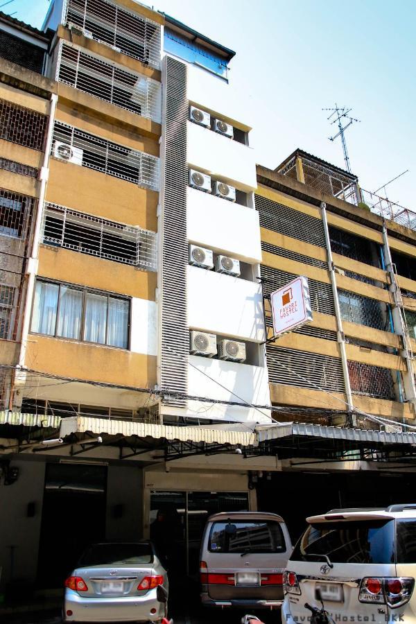 Favori Hostel Bangkok Surawong Екстериор снимка